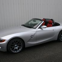 Bmw e89 z4 roadster black with quilted red inserts(1) 