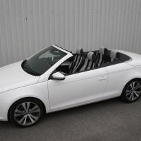 Vw eos sport black leather with portland grey guilted centre stripe and inner wings(1)
